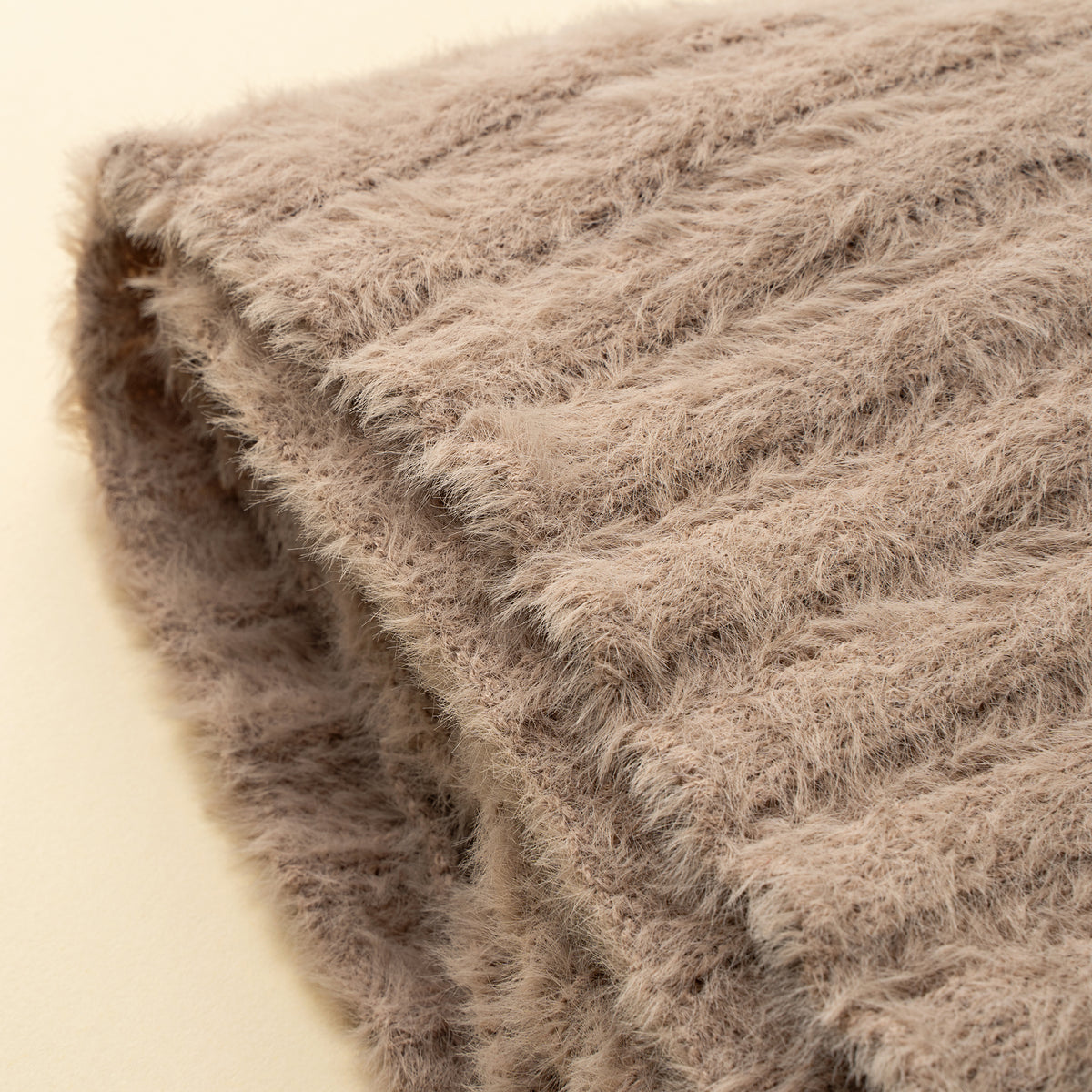 Snug Throw - Tuffet